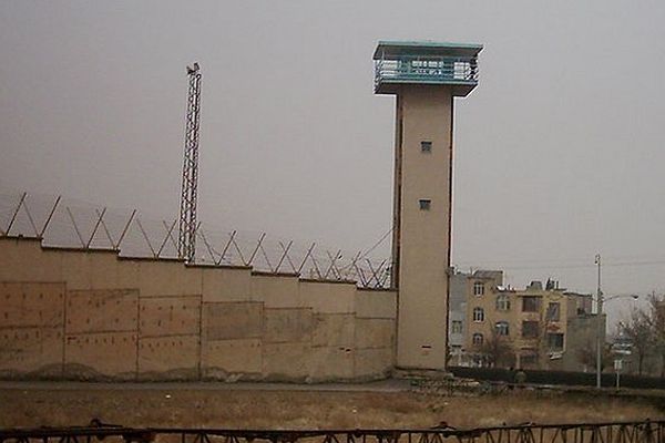 السلطات الإيرانية تغلق سجن "رجائي شهر".. ومراقبون: ضغط على السجناء وإخفاء لجرائم النظام
