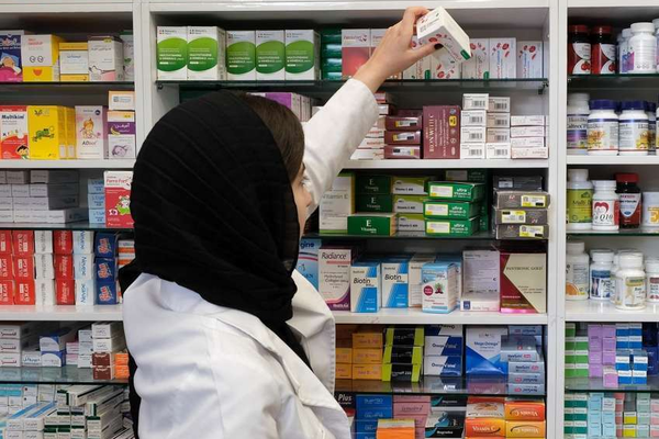 وسائل إعلام إيرانية: نقص دواء "أسيتامينوفين كودايين" في عدد من صيدليات طهران