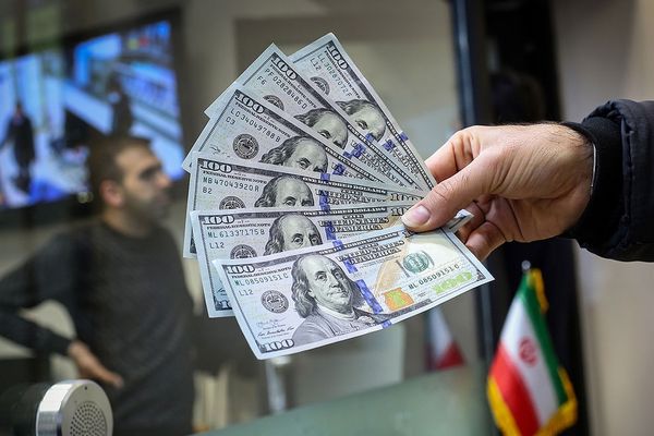 Iran's Rial Continues To Fall - iPhone At One Billion