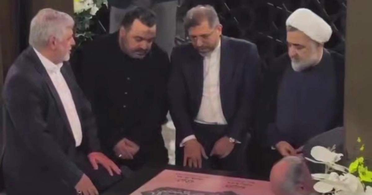 Irans stellvertretender Außenminister erweist dem getöteten ...