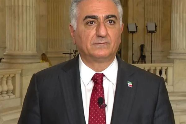 نجل الشاه: شعب إيران المحب للحرية يدعم أوكرانيا.. وليس كنظامه الديكتاتوري