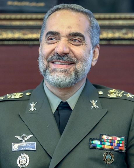 محمدرضا آشتیانی، وزیر دفاع: آمادگی داریم تا در صنعت خودرو هم وارد شویم