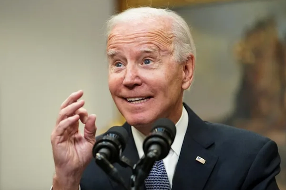 نیویورکتایمز: لکنت بایدن در ماههای گذشته و به ویژه پس از مناظره با ترامپ شدیدتر شده