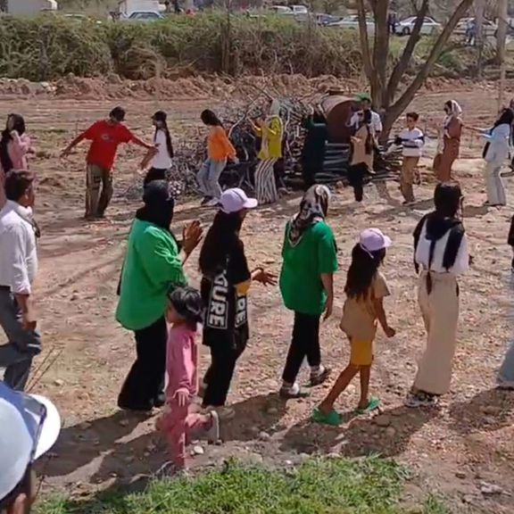 با وجود تلاش حکومت برای از بین بردن جشنهای باستانی، مردم آیین سیزده بهدر را برگزار کردند