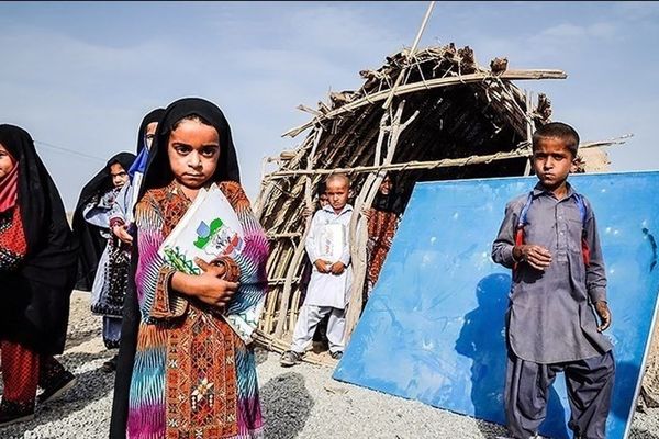 الرئيس الإيراني يدعو المواطنين لبناء المدارس.. ويؤكد استمرار دعم طهران للوكلاء الإقليميين