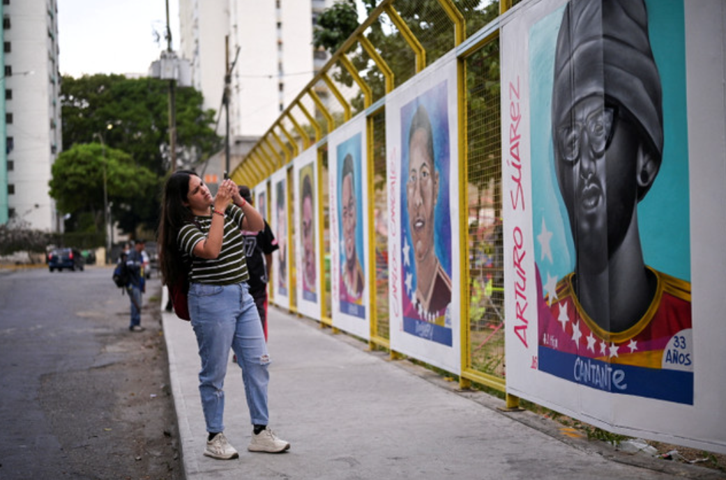 بلومبرگ: دادگاه دولت ترامپ را ملزم به بازگرداندن ونزوئلایی‌های زندانی در السالوادور کرد