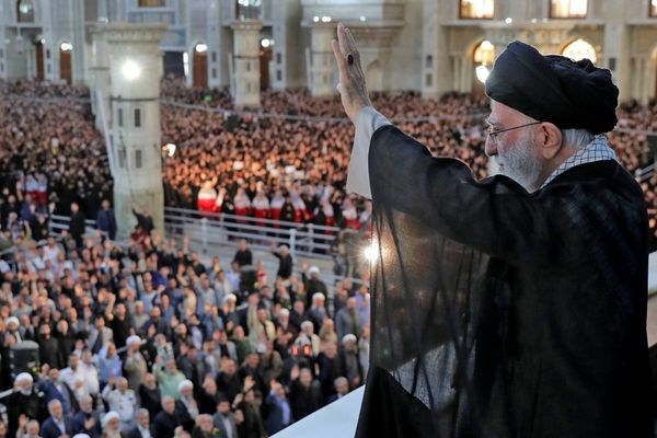 خامنئي يرسم طريق الانتخابات الإيرانية: نريد رئيساً ثورياً