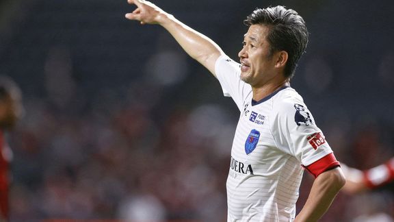 اسطوره ژاپنی هیچگاه بازنشسته نمیشود؛ قرارداد کازویوشی میورا، بازیکن ۵۷ ساله، تمدید شد