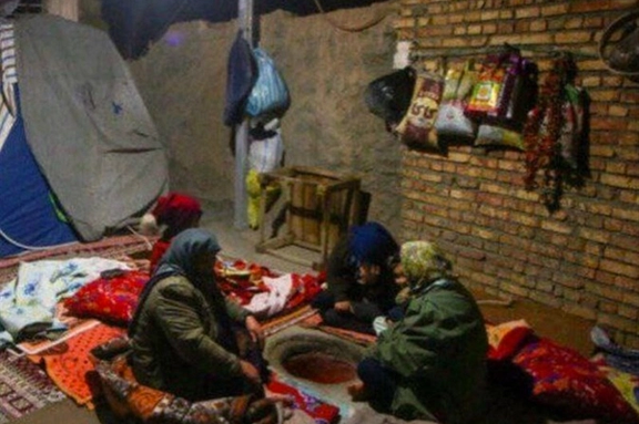 People in the quake-hit city of Khoy in West Azarbaijan Province