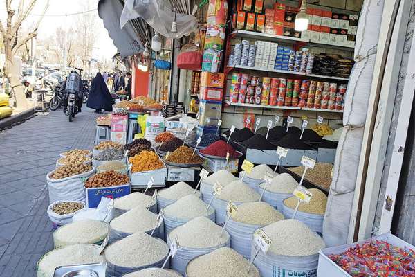 مقام وزارت بهداشت: گرانی مواد غذایی، سلامت تغذیهای مردم را تهدید میکند