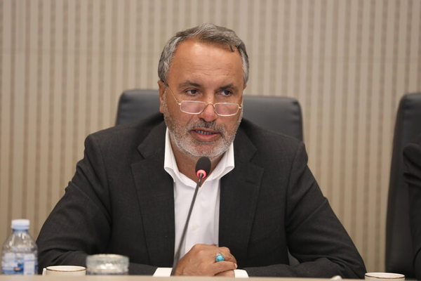 برلماني إيراني: إذا علّقوا رحلاتنا فسنفرض قيودًا مماثلة على رحلاتهم