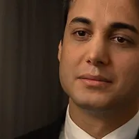 الأمن الإيراني يحاول منع عائلة صحافي معارض من إحياء ذكرى وفاته الأولى