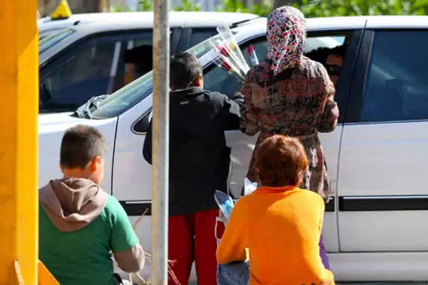 جمع أطفال الشوارع في إيران.. حلّ للأزمة أم إخفاء لها؟