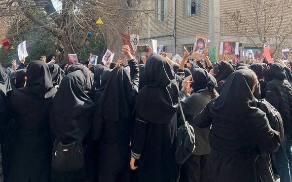 اتساع رقعة الاحتجاجات الطلابية في إيران وشعارات ضد النظام لليوم الثالث على التوالي