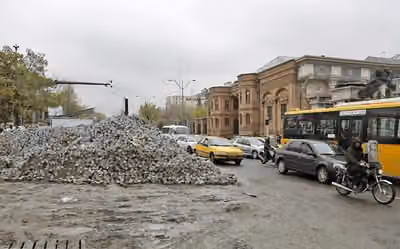 خلع سلاح خیابان؛ پشتپرده برچیدن سنگفرشها از بهارستان تا ۳۰ تیر