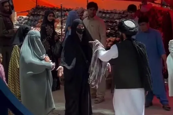 تحصیل، کار، آزادی؛ زنان و مردان هرات در اعتراض به بازداشت زنان به خیابان آمدند