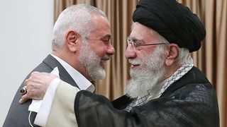 آغوشی که امن نبود؛ سلاح طنز مردم در برابر دیکتاتور