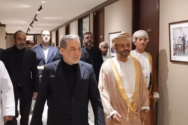 تقارير متضاربة بشأن مشاركة قطر في مفاوضات طهران ومسقط لإعادة فتح مضيق هرمز