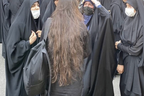 طلاب الجامعات الإيرانية في اليوم الرابع من انتفاضتهم: "الموت لخامنئي" و"سأقتل من قتل أختي"