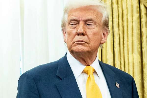 صحيفة خامنئي: ترامب ارتكب حماقة كبرى.. وسندفن البوارج الأميركية في قاع المياه الخيجية