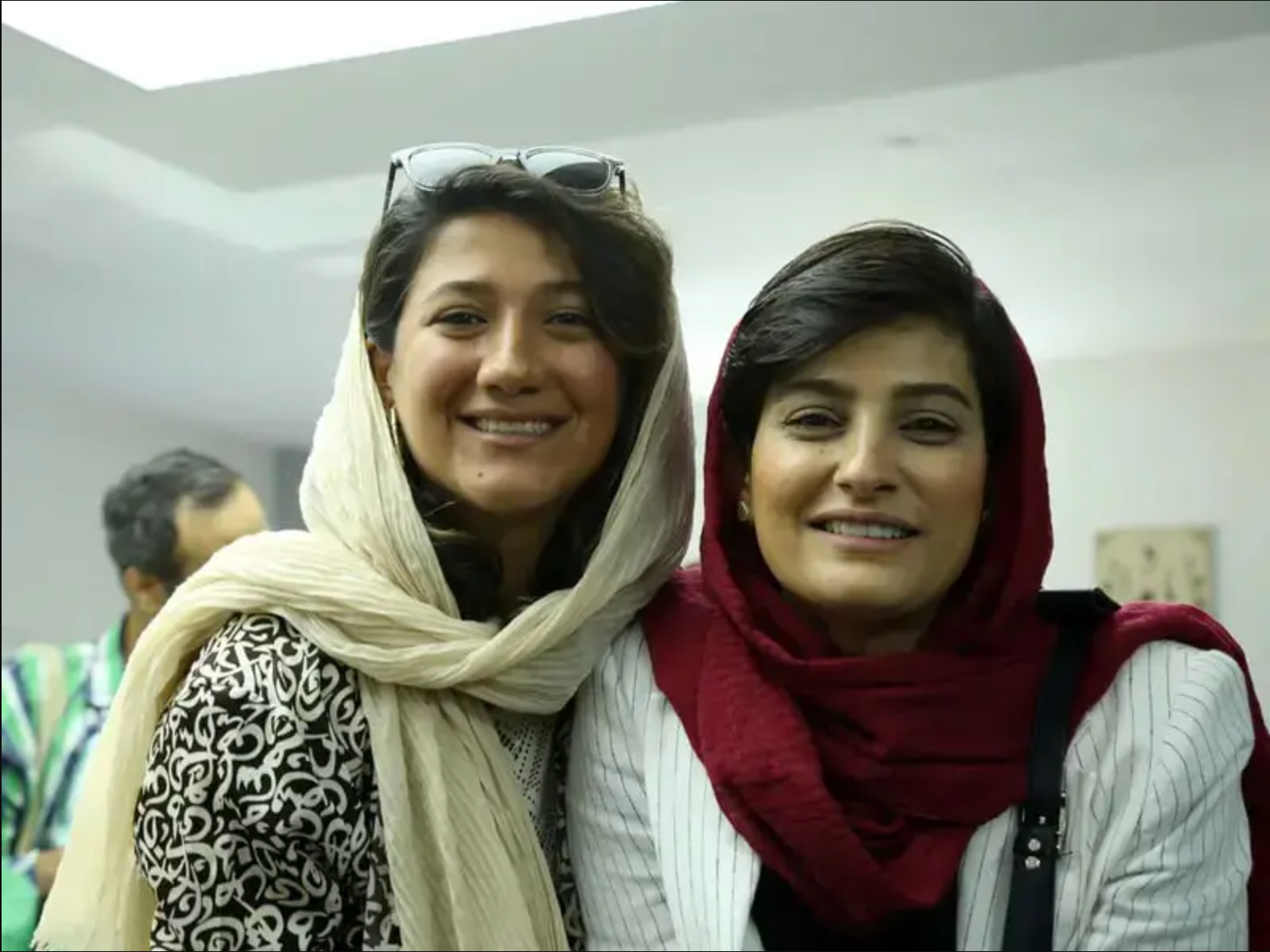 أكثر من 500 شخصية تطالب السلطة القضائية الإيرانية بوقف تنفيذ أحكام السجن بحق صحافيتين