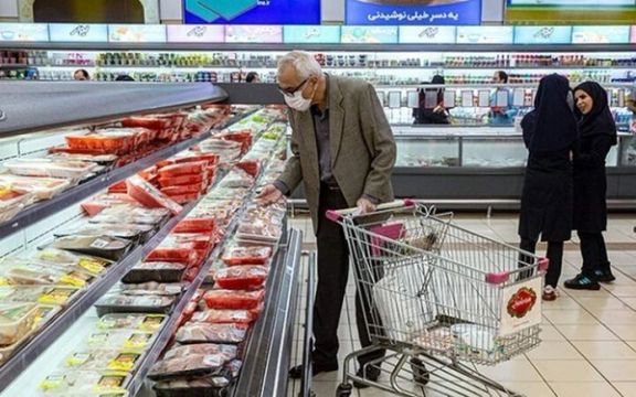 إيران: جدل حول إلغاء التسعير الحكومي للدولار.. وبرلماني: التضخم زاد 190%