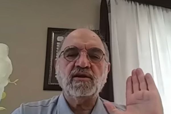 المفكر الإيراني عبد الكريم سروش: فتوى الخميني بقتل سلمان رشدي كانت سياسية بنسبة 100%