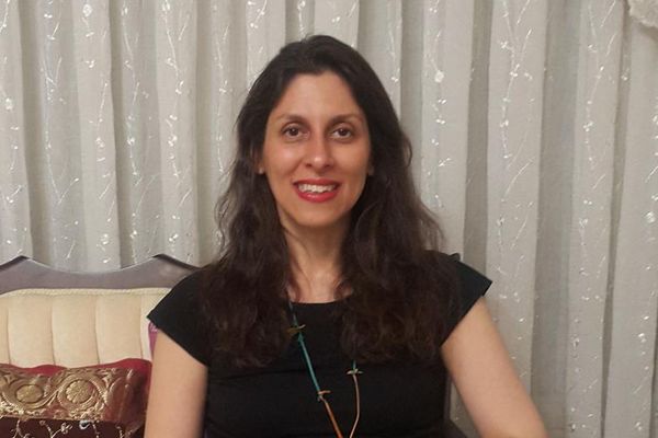 "دون محاكمة" .. الحكم على نازنين زاغري بالسجن عامًا