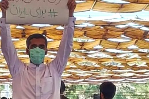 إمام أهل السنة في إيران يدعو لاستفتاء برعاية أممية وينتقد الإعدامات والاعترافات القسرية