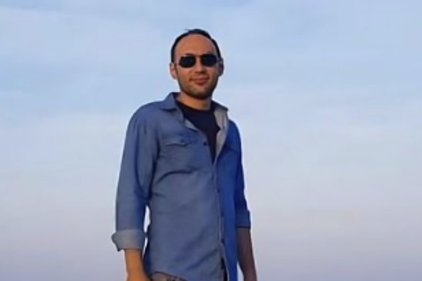 اعترافات قسرية واتهام بالتجسس: تفاصيل محاكمة ناشط منصة "إكس" في إيران