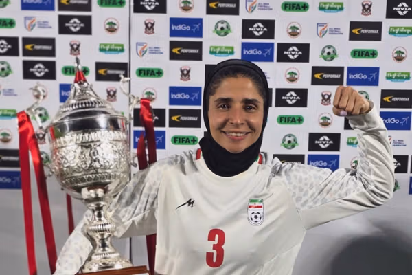 عاطفه رمضانیزاده، عضو تیم ملی فوتبال زنان ایران و کاپیتان خاتونبم به استرالیا پناهنده شد