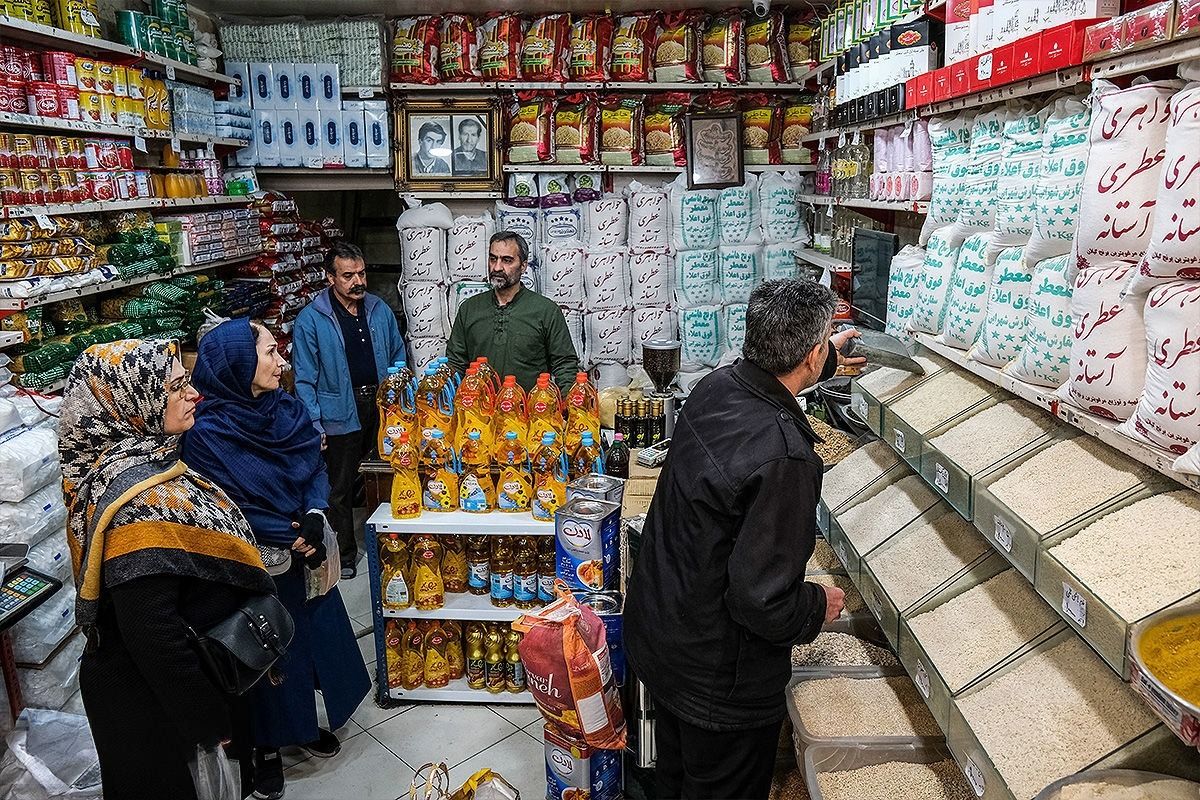 سقوط قدرت خرید شهروندان تقاضا برای مواد غذایی در ایران را به‌شدت کاهش داد