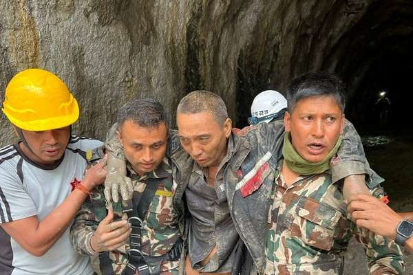 شمار کشتهشدگان سیل نپال و تبت به ۱۳۷۳ نفر و تعداد مفقودشدگان به ۵۴۱۷ نفر رسید