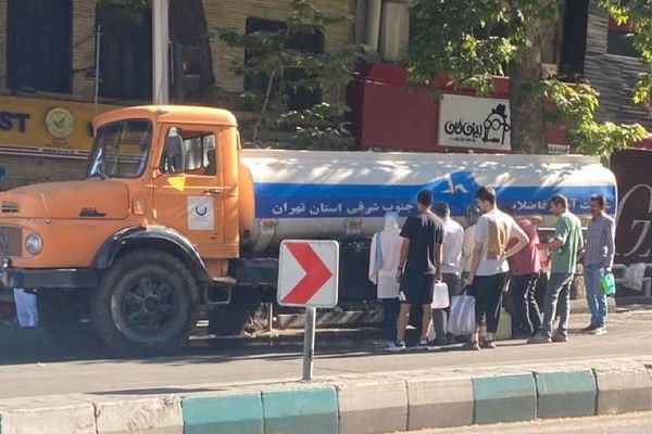 إيرانيون لـ"إيران إنترناشيونال": أزمة المياه لا تُحل بالتعطيل والخداع والاستعراض