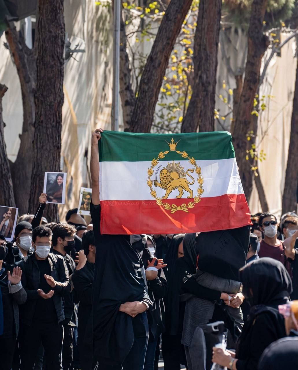 روز دوم خیزش دانشجویی در حمایت از انقلاب ملی؛ بسیجیان به دانشجویان معترض حمله کردند