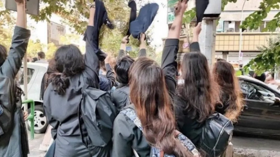 A group of teenage girls removed their hijabs during the Mahsa protests in 2022.