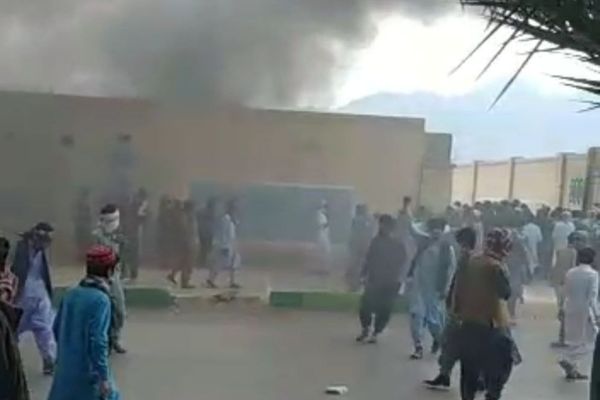 احتجاجات عارمة في بلوشستان إيران.. وأربعينية ضحايا المظاهرات تتحول إلى مسيرات ضد النظام