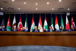 ترامپ: مذاکره با هیات ایرانی سازنده بود؛ یا توافق میکنیم یا همهچیز سریع پایان مییابد