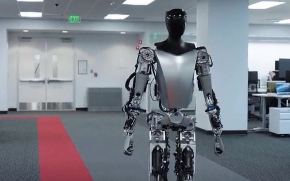 مدیر ارشد مهندسی تسلا: نام کیان پیرفلک روی یکی از رباتهای تسلا حک میشود