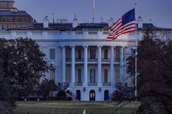 ترامپ بیشتر با شاهین های ایران صحبت می کند تا متحدان ضد تنش - Axios