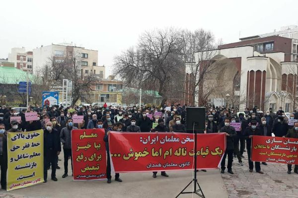 الأمن الإيراني يعتدي على تجمعات للمعلمين الإيرانيين ويعتقل 15 منهم على الأقل