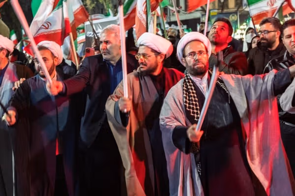 روزنامه زیر نظر نماینده خامنهای: تنگه هرمز با دیپلماسی دروغ توافق آمریکا باز نخواهد شد