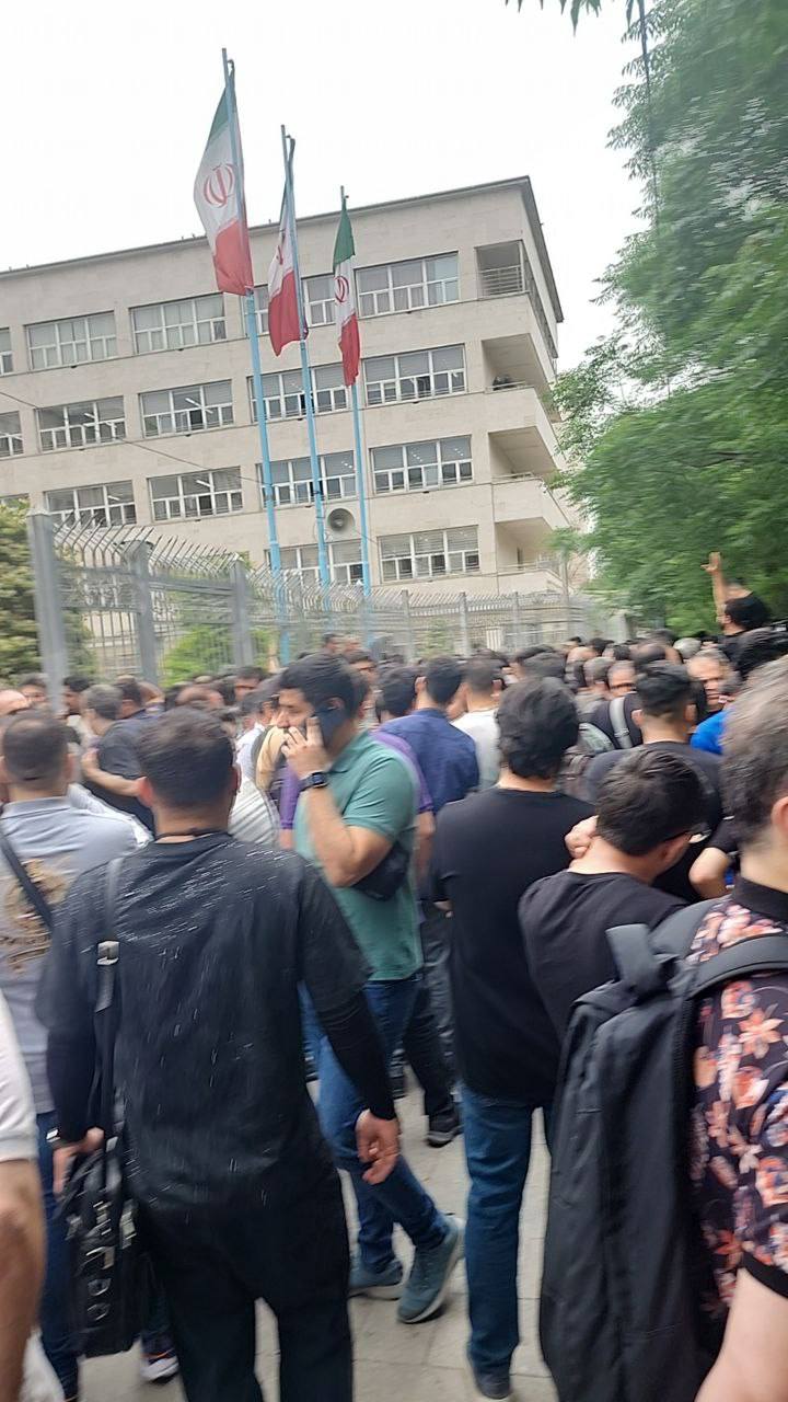 اعتصاب و تجمع اعتراضی صنف لوازم آرایشی در تهران