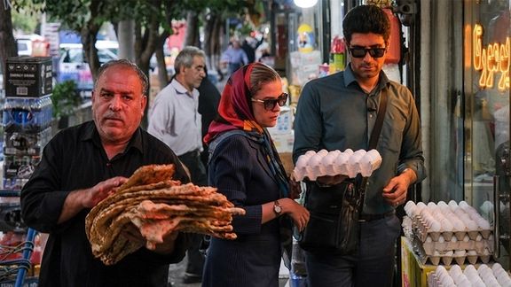 مرکز آمار ایران از عبور نرخ تورم مردادماه از مرز ۴۲ درصد خبر داد