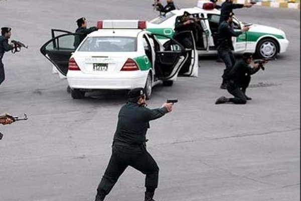 الشرطة الإيرانية تسعى إلى "مزيد من الحرية" في استخدام الأسلحة
