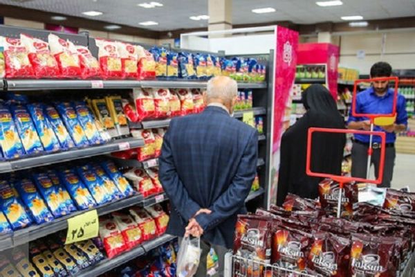 مسؤول إيراني: شراء الطعام بالتقسيط أصبح مألوفا.. ورحلات النوروز تراجعت 50 في المائة