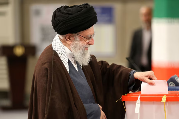 مرشحا الرئاسة في إيران يتبادلان الاتهامات في المناظرة الثانية.. وخبراء: الرئيس خادم للمرشد