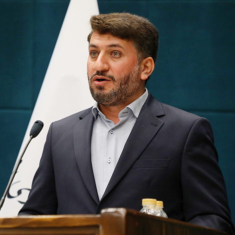 استاندار یزد: نخبگان به سمت حوزه حرکت نمیکنند و شور و شوق آنها بیشتر به سمت دانشگاه است