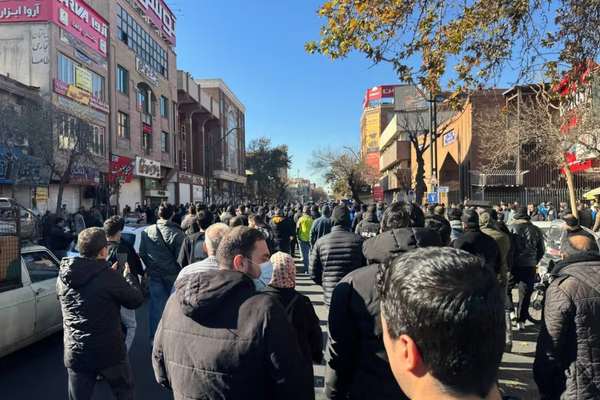 الشعارات في احتجاجات إيران.. ماذا يريد الشعب؟