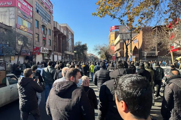 الشعارات في احتجاجات إيران.. ماذا يريد الشعب؟